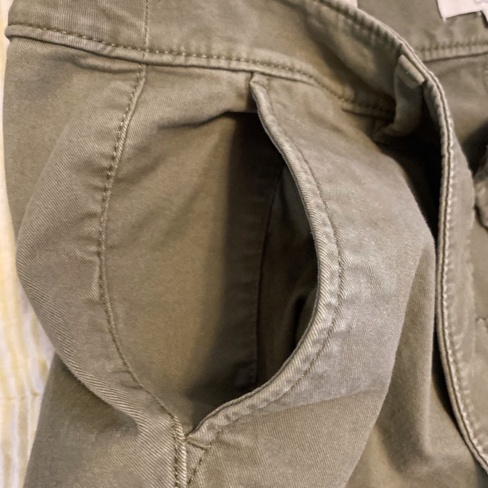 LOFT Olive Green Casual Shorts. SIZE 12, 2 pockets front, 2 stitched in back.EUC - Picture 12 of 14